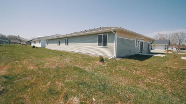 Building Photo - 812 Parkside Ln
