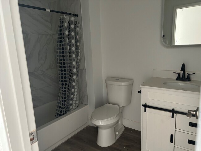 Foto del edificio - 6119 Dryad Dr