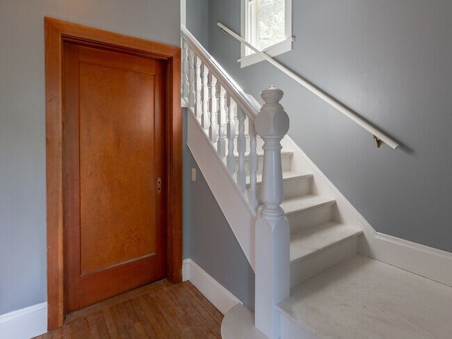 Building Photo - 409 S 2nd St