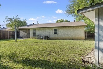 Building Photo - 404 Cavendish Dr