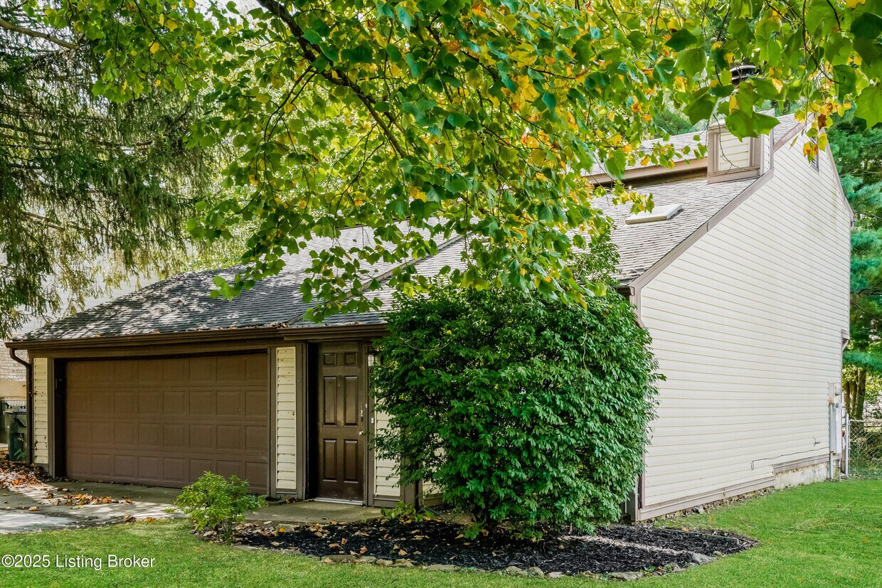 Primary Photo - 2808 Six Mile Ln