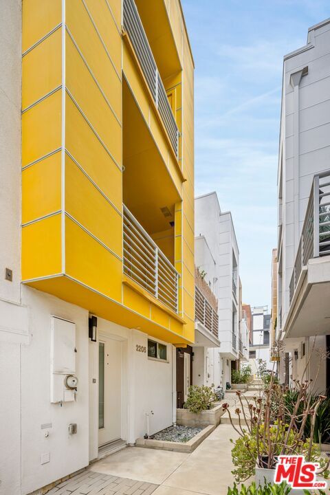 Building Photo - 2205 Selig Dr