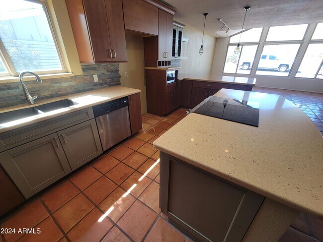 Foto del edificio - 915 W Desert Cove Ave