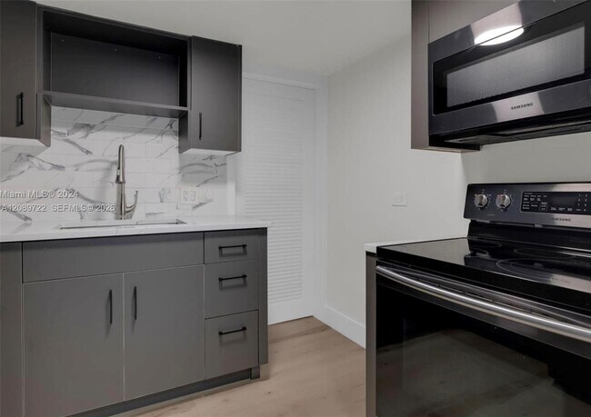 Foto del edificio - 345 NW 44th St