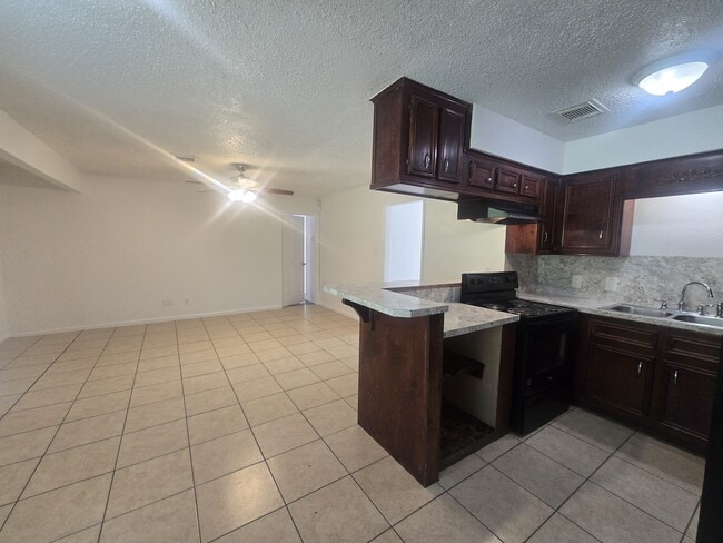 Building Photo - 7518 Hummingbird Ln