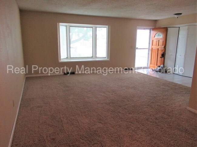 Building Photo - Gorgeous Home in Cherry Knolls
