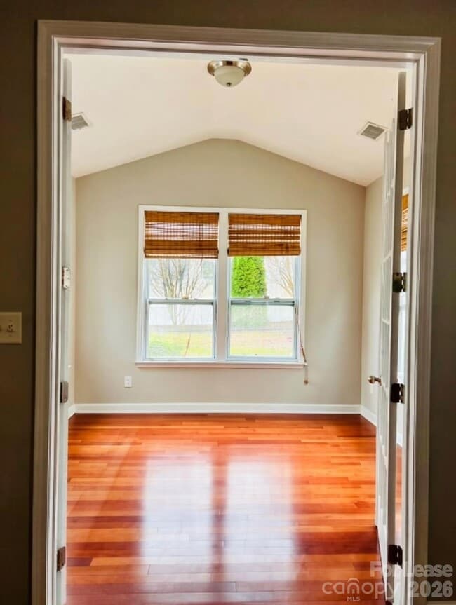 Building Photo - 119 Sand Spur Dr