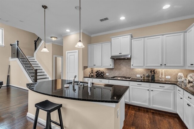 Foto del edificio - 8802 Narrow Leaf St