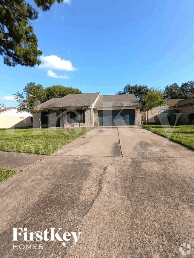 Building Photo - 17927 Lake Manor Dr
