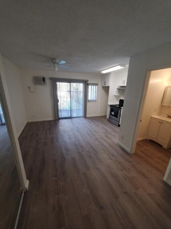 Foto del edificio - 13059 Oxnard St