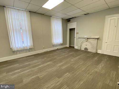 Foto del edificio - 218 E Market St