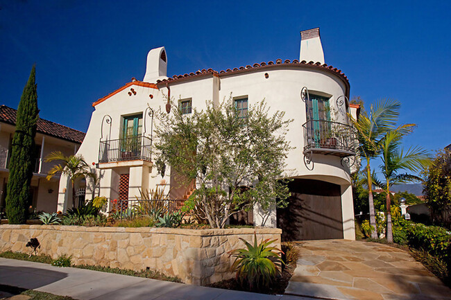 Andalusian-Style Townhome - 1016 Garden St