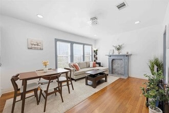 Building Photo - 1546 Lombardy St