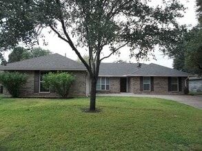 Building Photo - 1008 Pin Oak Dr