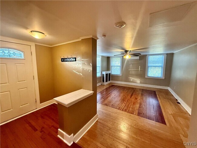 Foto del edificio - 222-220 E Seneca Turnpike