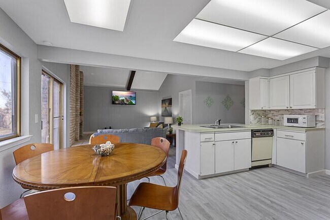 Foto del edificio - 3027 Portales Dr