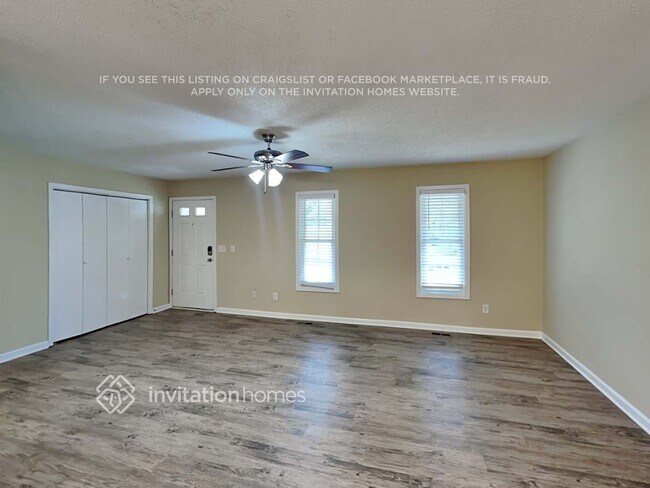 Building Photo - 223 Hampton Dr