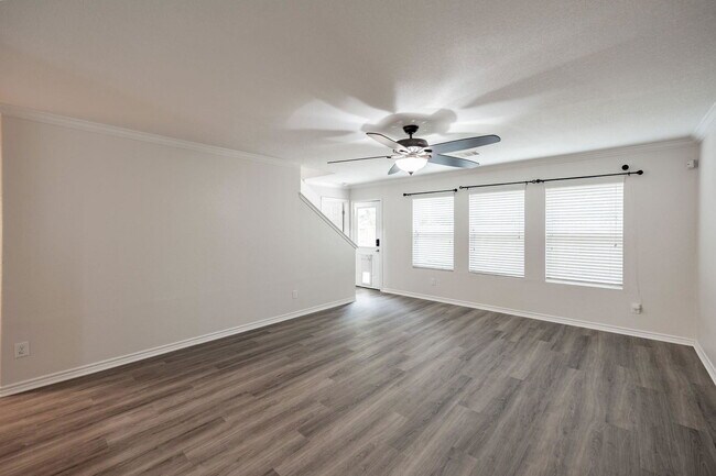 Foto del edificio - 9917 Kingfisher Dr
