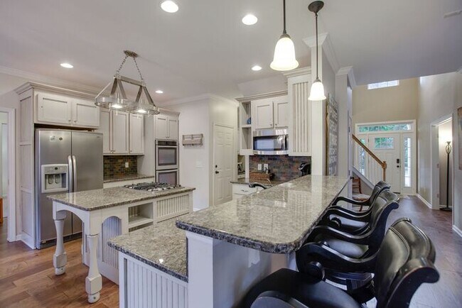 Foto del edificio - Pristine 5 Bed Fenced Franklin Home!