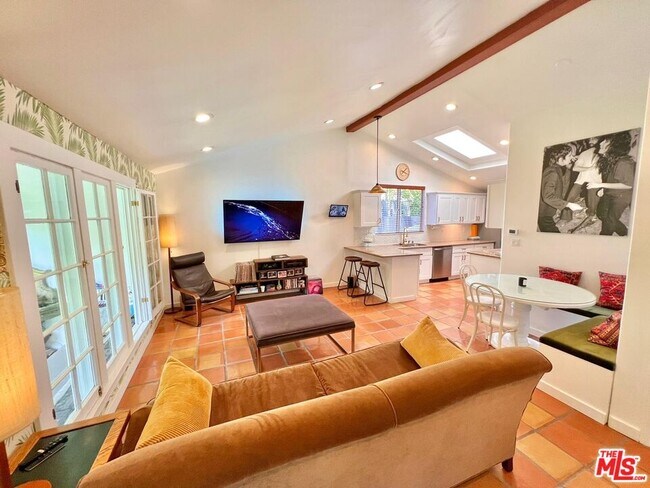 Foto del edificio - 708 Westmount Dr
