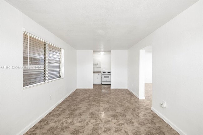 Building Photo - 126 SW 18th Ave