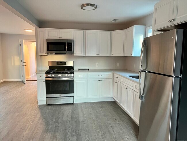 Foto del edificio - 415 Hollister Ave