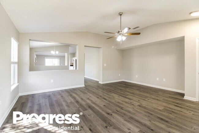 Building Photo - 76205 Deerwood Dr