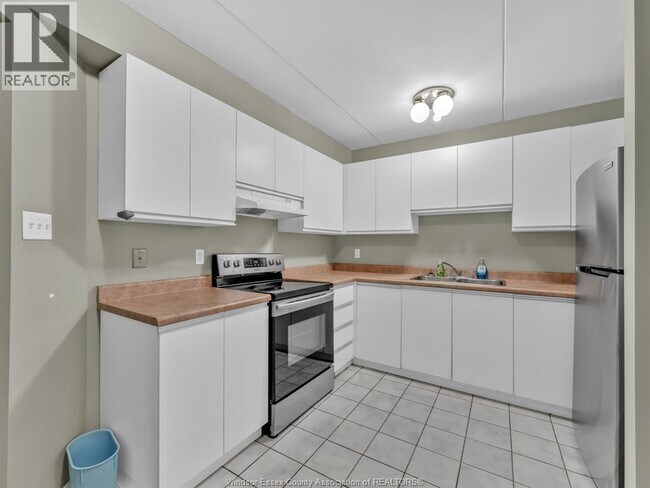 Photo du bâtiment - 5830 Malden Rd