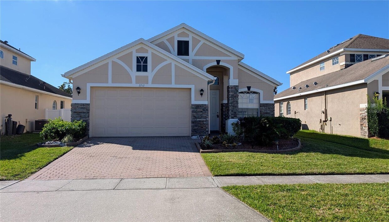 Foto principal - 2212 Stone Lake Ct