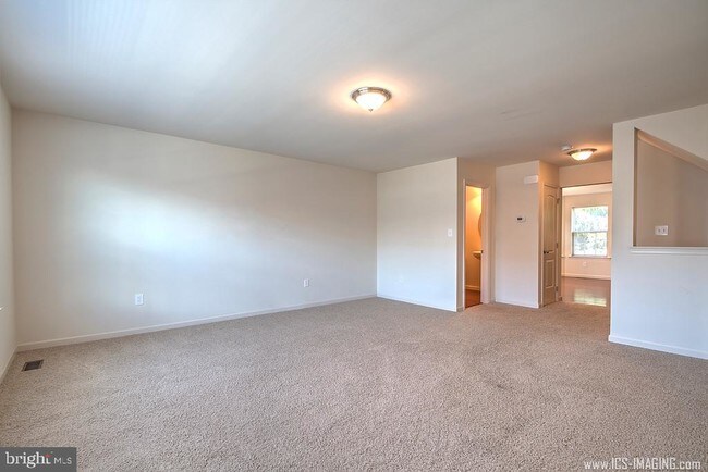 Building Photo - 6448 Creekbend Dr