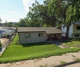 Building Photo - 927 Blaine Ave