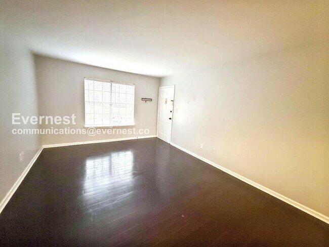 Foto del edificio - 2201 Montreat Cir