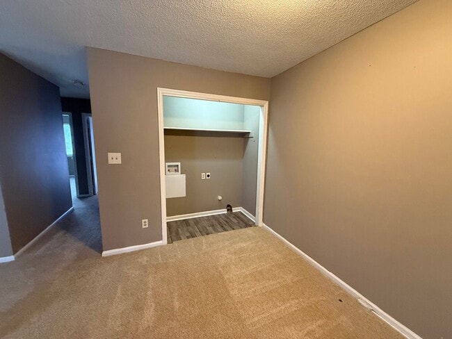 Foto del edificio - 3704-1 Nealshire Drive