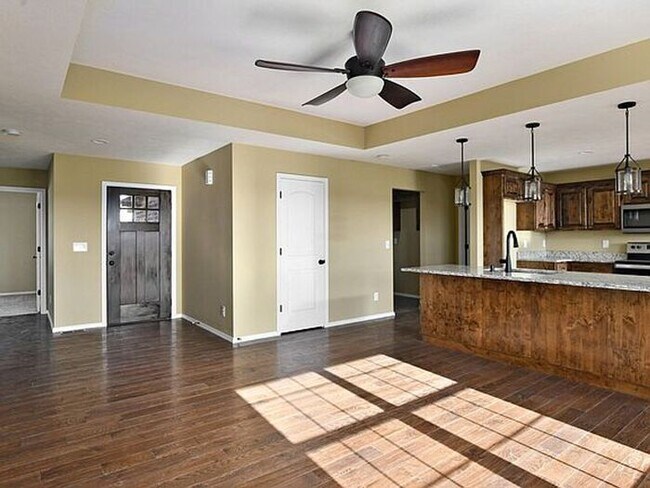 Building Photo - 302 Reagan Run