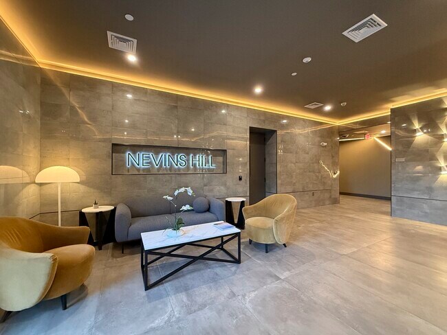 Foto del edificio - 1 Nevins Hl Wy
