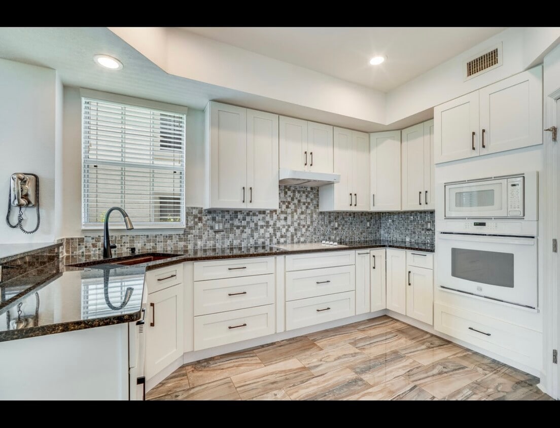 Foto principal - 200 Riverfront Dr