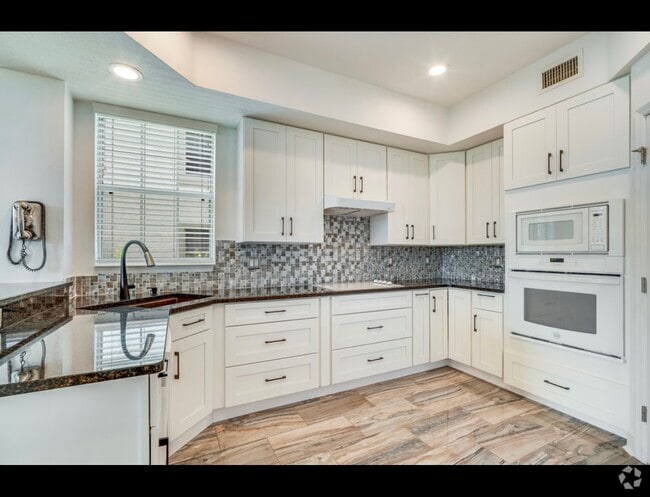 Building Photo - 200 Riverfront Dr
