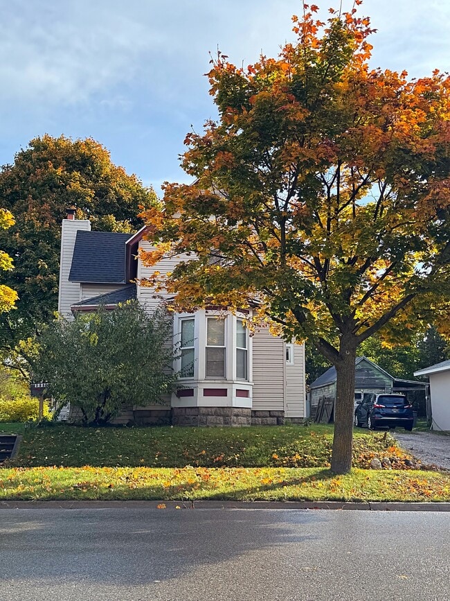 Building Photo - 1115 Emmet St