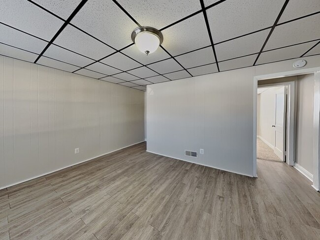 Building Photo - 1917 Searles Rd