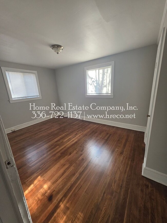 Foto del edificio - 1325 Cunningham St