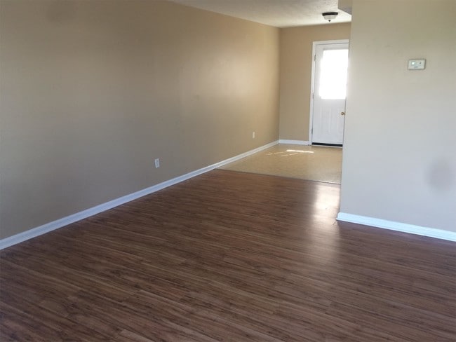 Building Photo - 934 Villa Dr