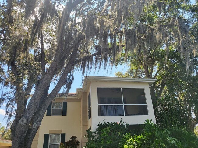 Building Photo - 10350 Carrollwood Ln