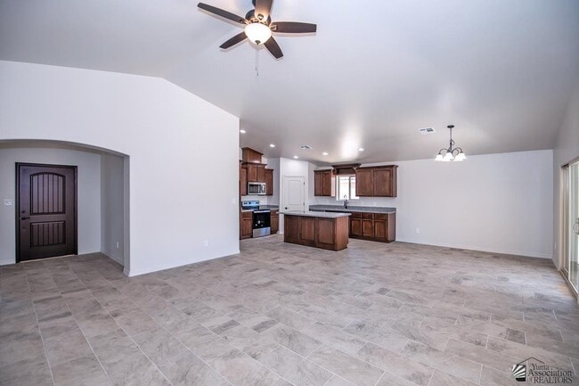 Building Photo - 12527 E 49th Dr