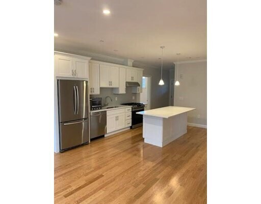 Building Photo - 54 Waverly St