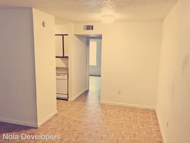 Building Photo - 2 br, 1 bath Apartment - 854 N Donmoor