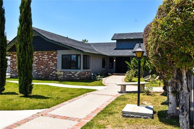Building Photo - 11801 Loara St