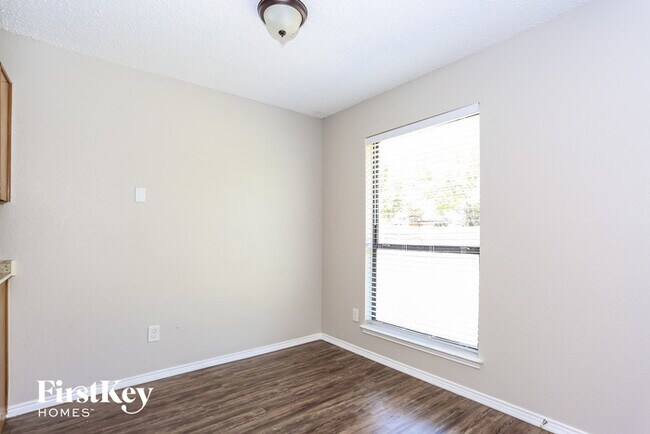 Foto del edificio - 2812 Meadow Ridge Dr