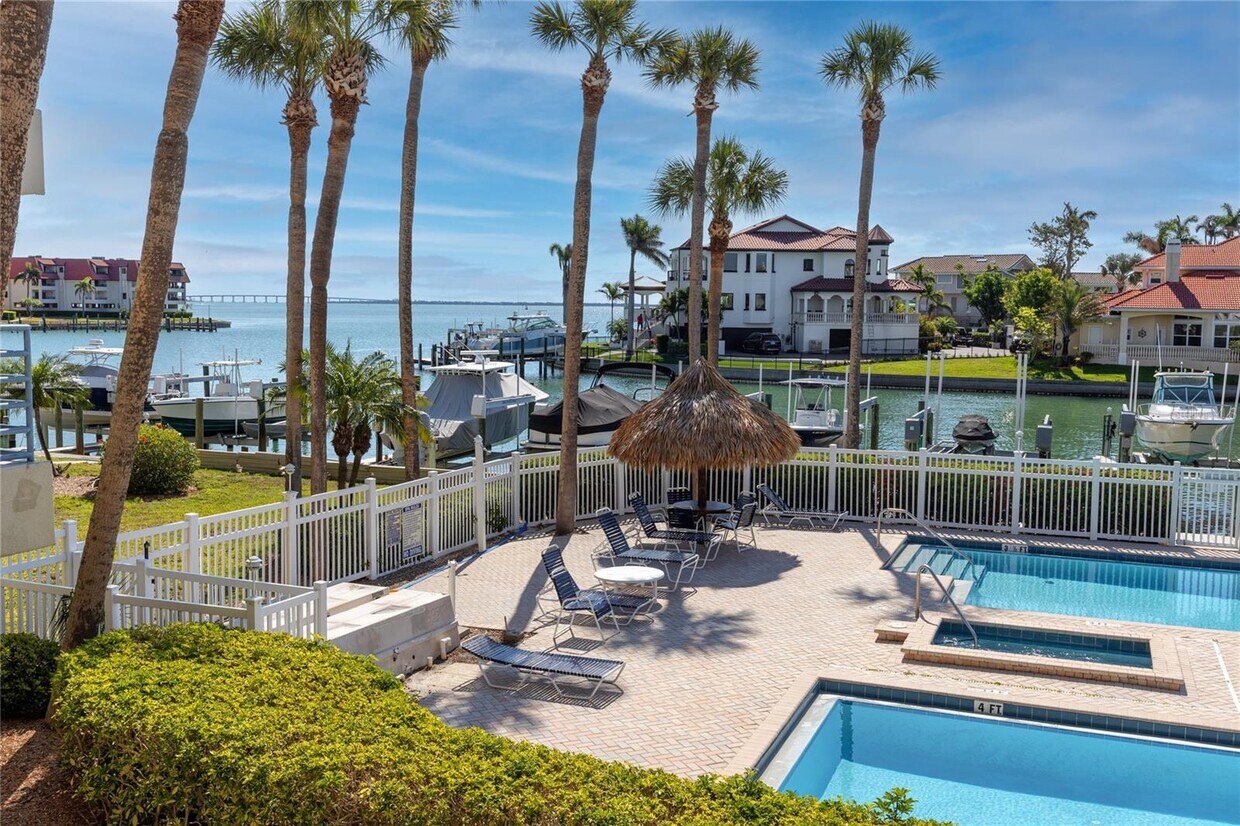 Foto principal - 363 Pinellas Bayway S