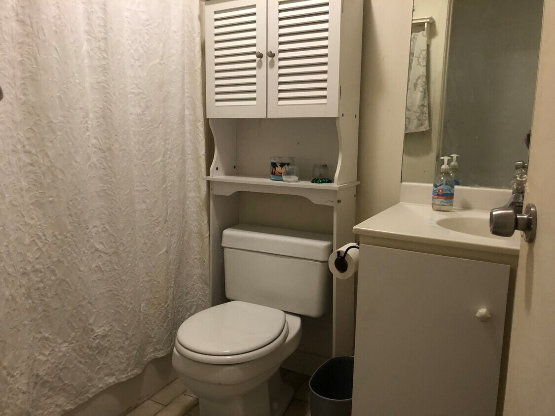 Building Photo - 102 Gainsborough St