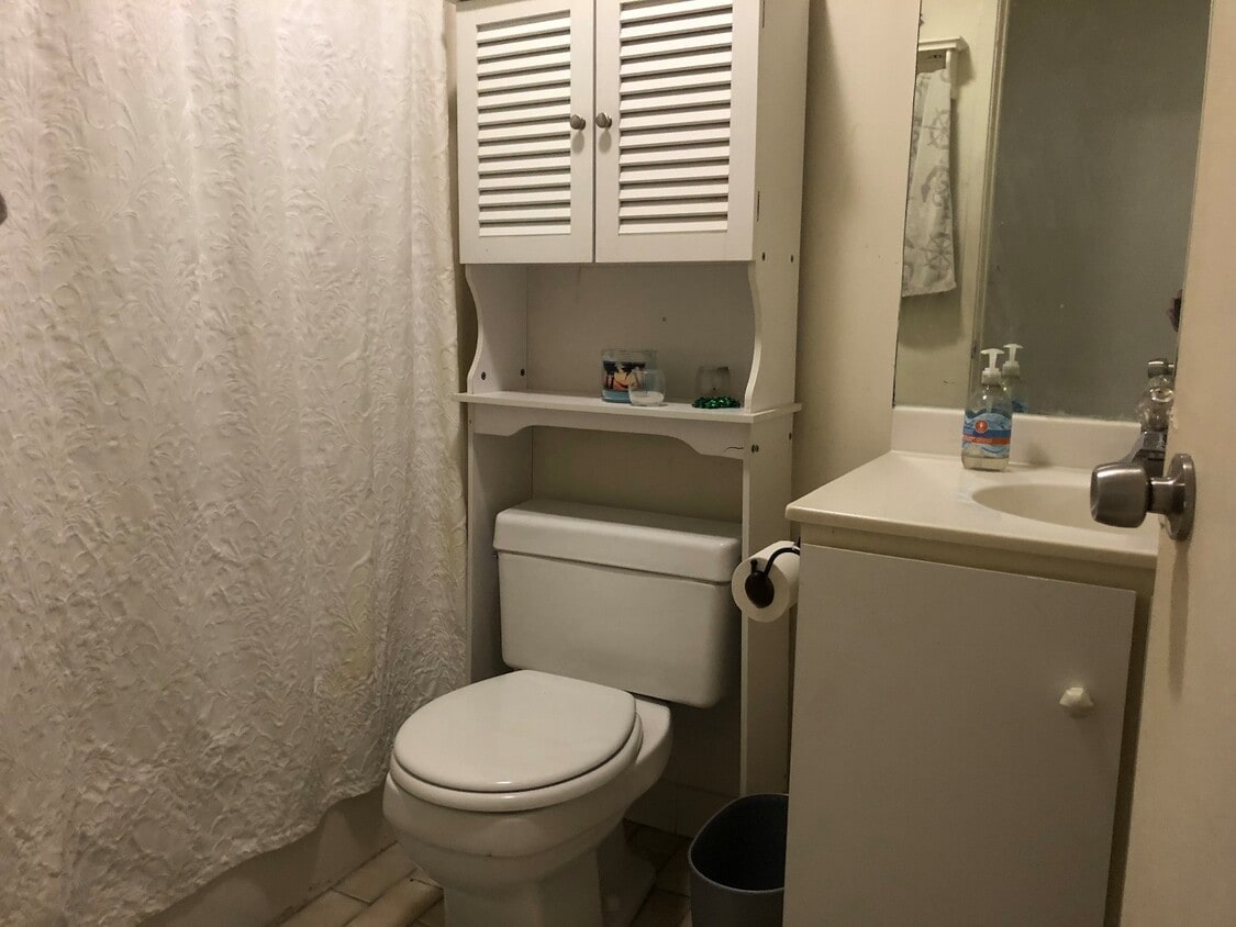 Building Photo - 102 Gainsborough St